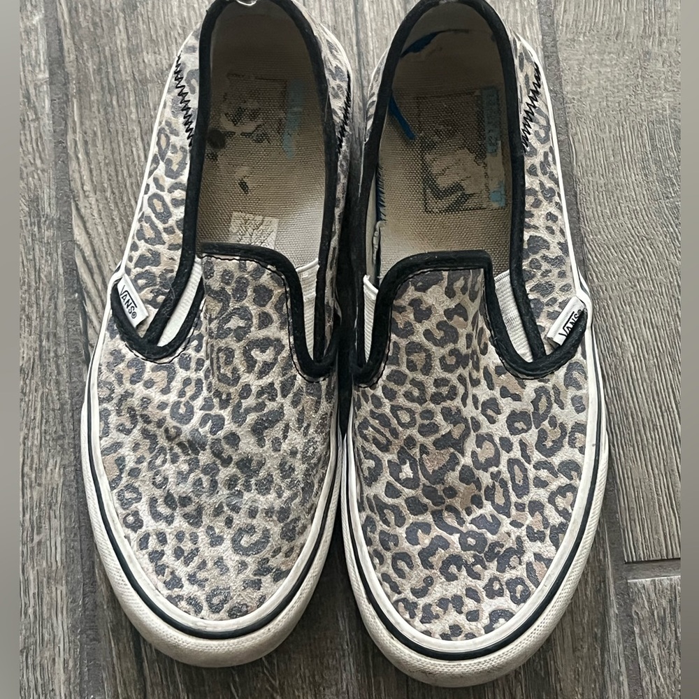 Women’s VANS - Picture 2 of 4